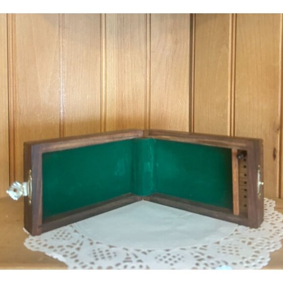 Vintage Folding Wooden Cribbage Board Box Brass Clasp Green Felt Interior - Picture 3 of 6
